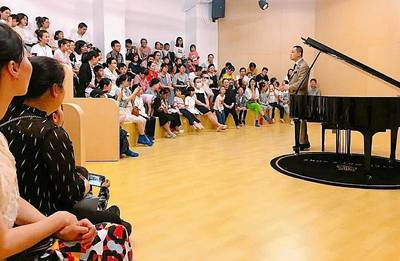 溫州5050商圈十三大教育機構舉辦文化藝術節送1000份禮品宣傳自身品牌