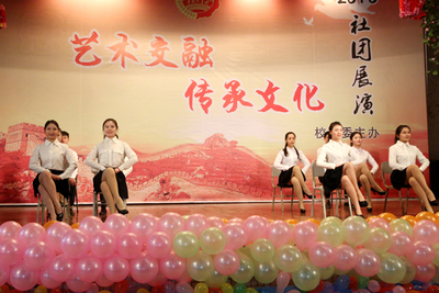 重慶教育管理學(xué)校藝術(shù)交融傳承文化